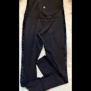 Lululemon Align 28” with crushed velvet size 4